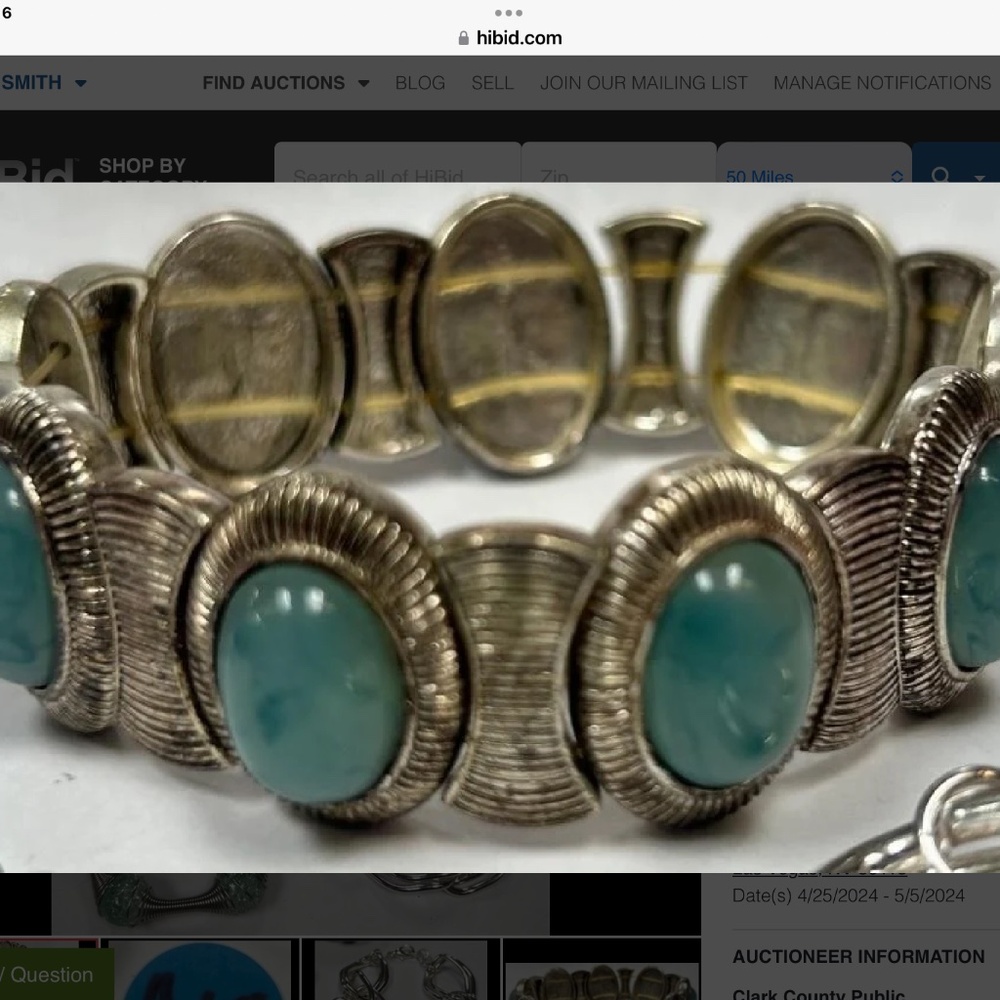 Pretty Stretch Blue Stone and Silver Tone Bracelet